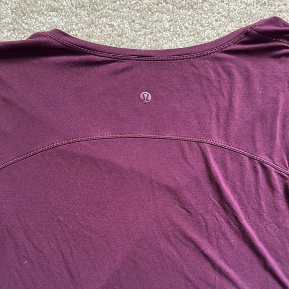 Lululemon Short Sleeve Asymmetrical V Neck Shirt Merlot Women’s S/M? - Picture 5 of 5